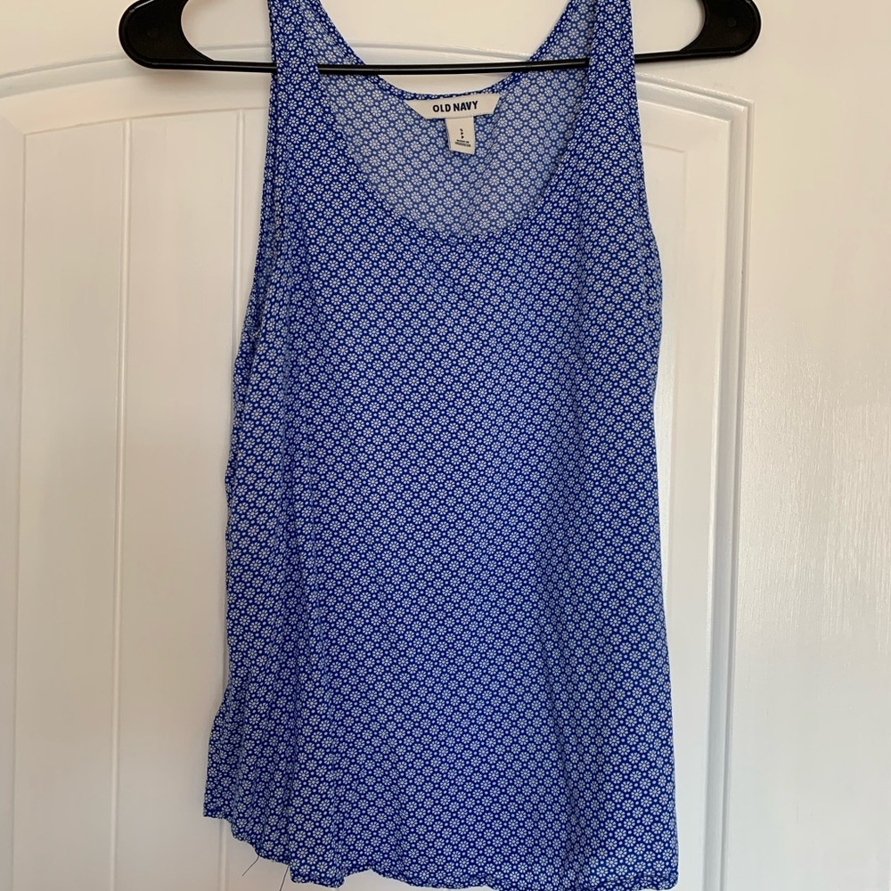 Blue and white floral old navy tank top. Size small